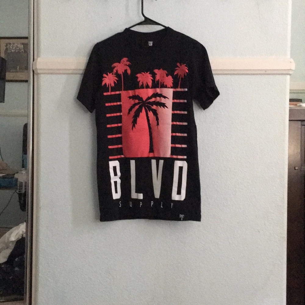 Boulevard black/red tee